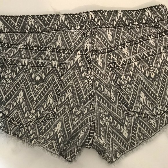 Billabong Denim Jean Cutoff Shorts Laneway Aztec Tribal Distressed Fringe Sz 26 - Picture 2 of 6